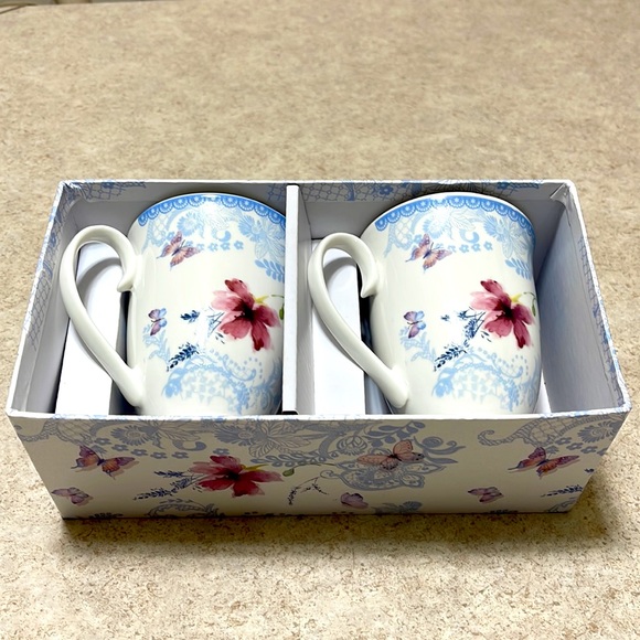 BNWT NOVEL 2 BUTTERFLY TEA/COFFEE MUGS IN A BOX SET - Picture 3 of 5
